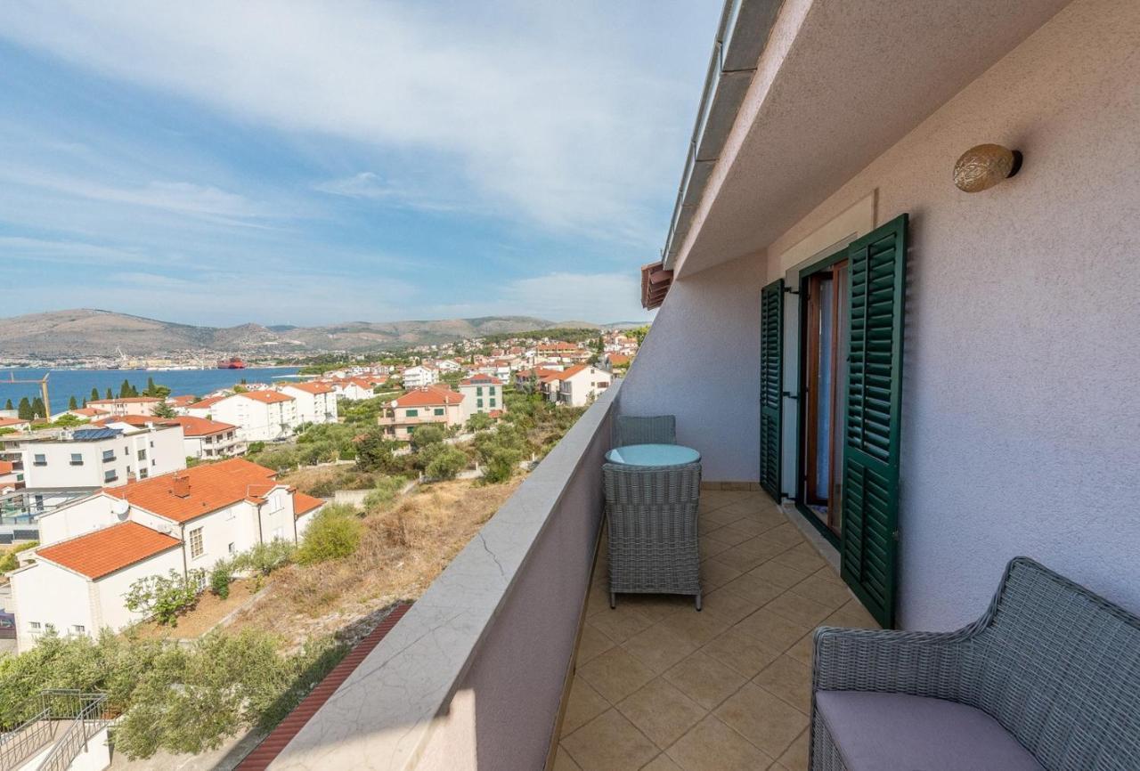 Apartments Ivana-Mira Okrug Gornji Esterno foto