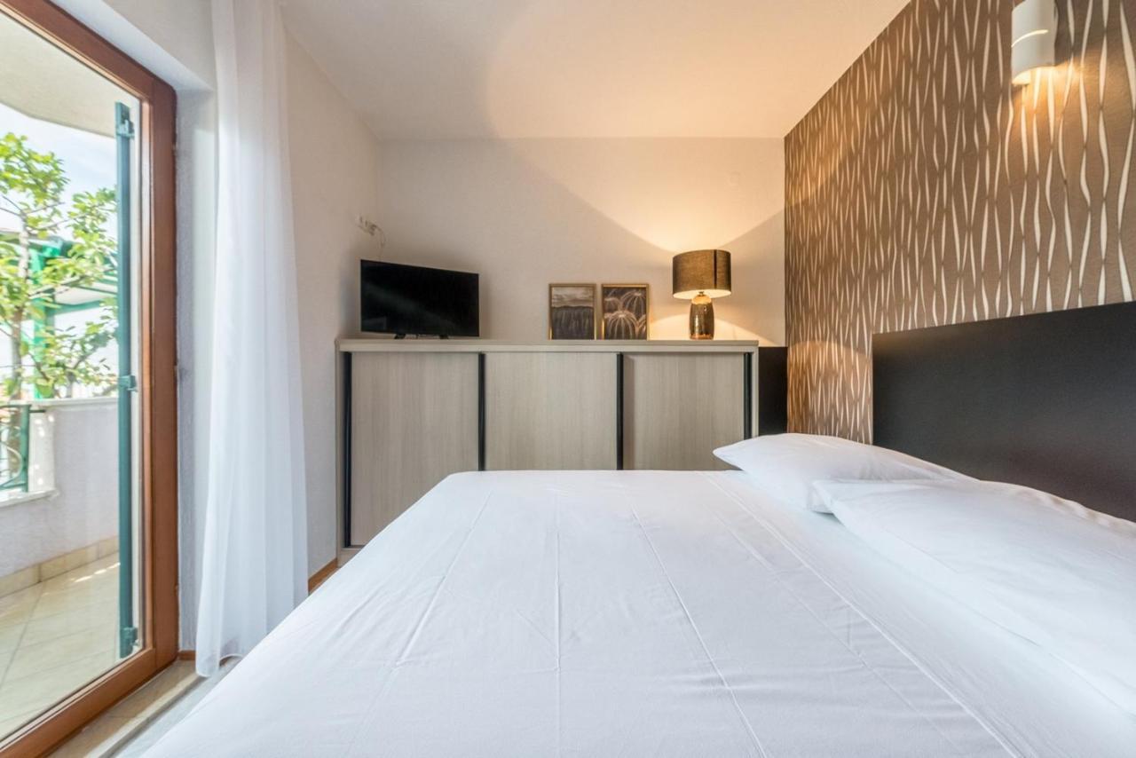 Apartments Ivana-Mira Okrug Gornji Esterno foto