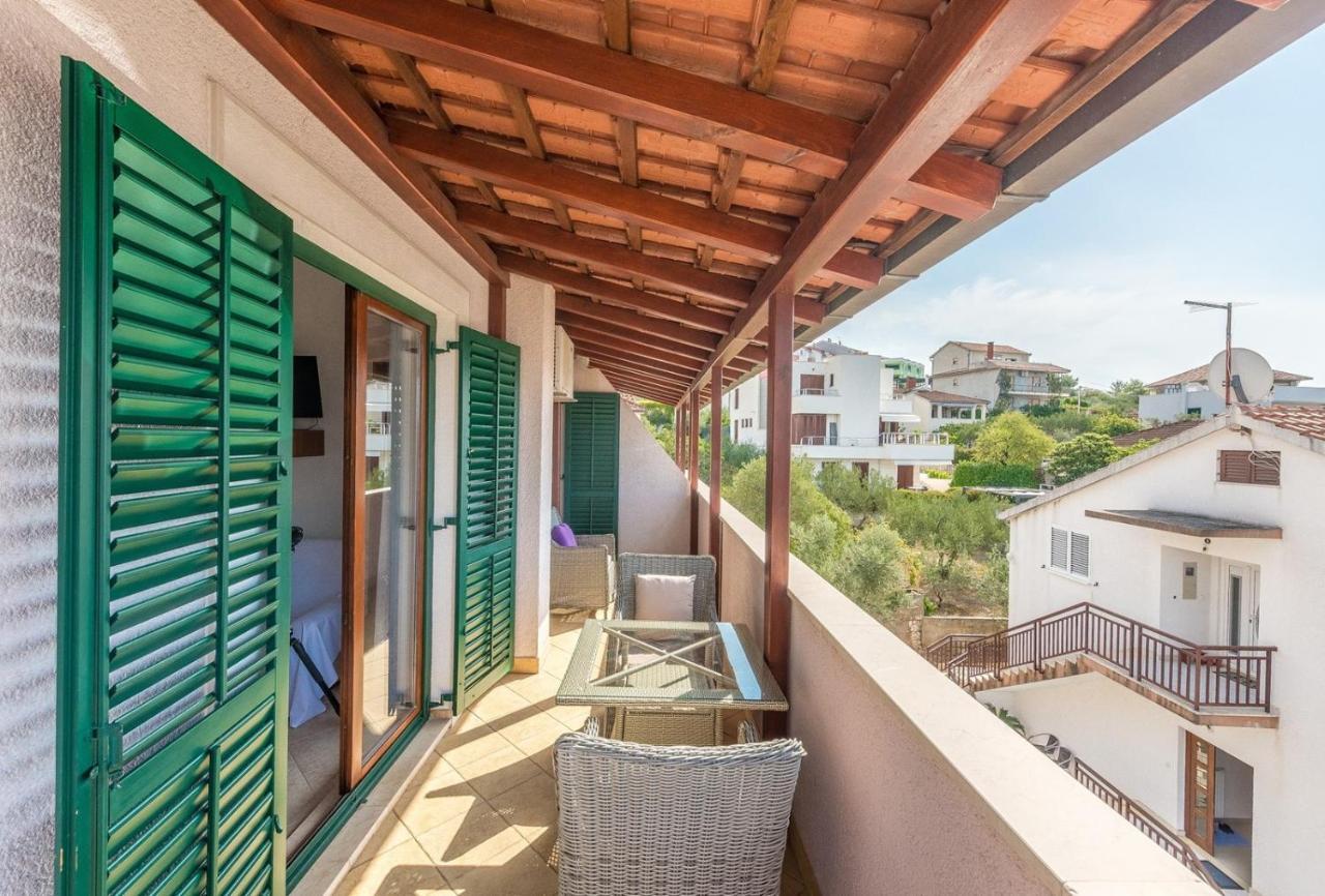 Apartments Ivana-Mira Okrug Gornji Esterno foto