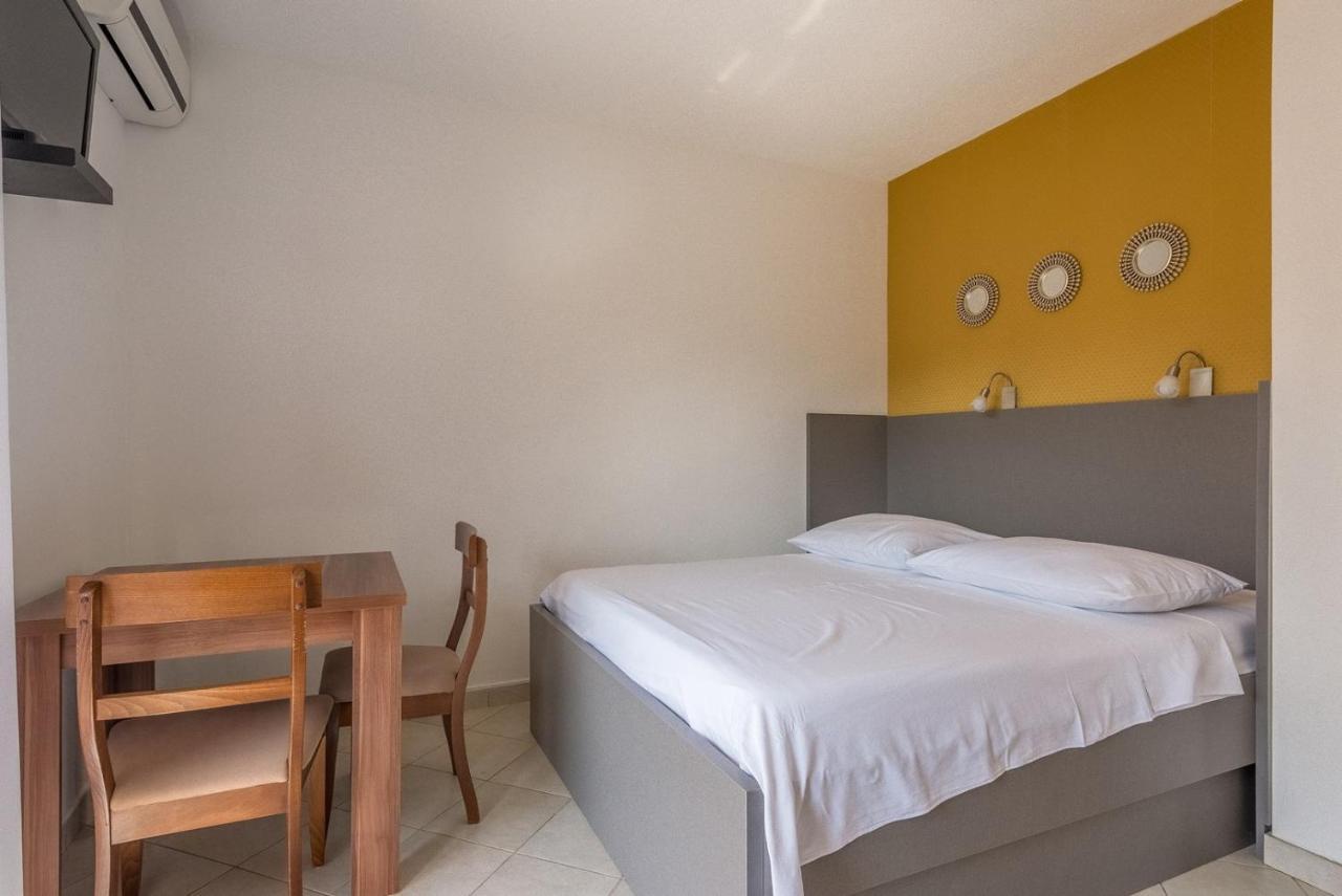 Apartments Ivana-Mira Okrug Gornji Esterno foto