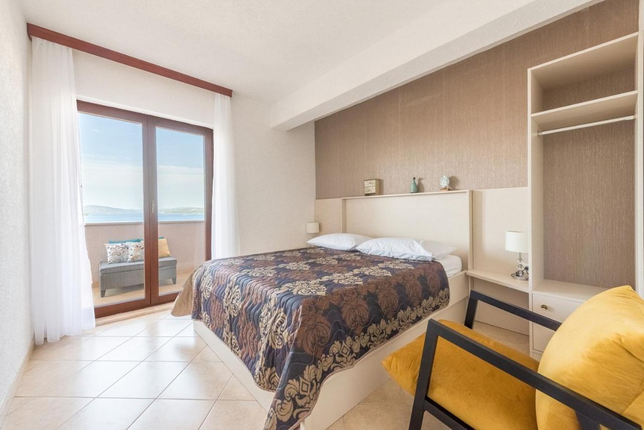 Apartments Ivana-Mira Okrug Gornji Esterno foto