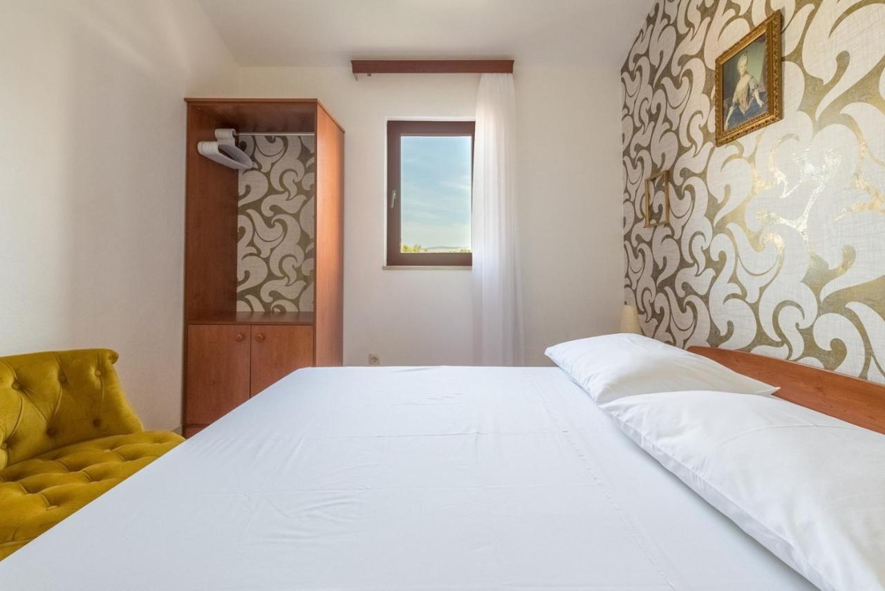 Apartments Ivana-Mira Okrug Gornji Esterno foto