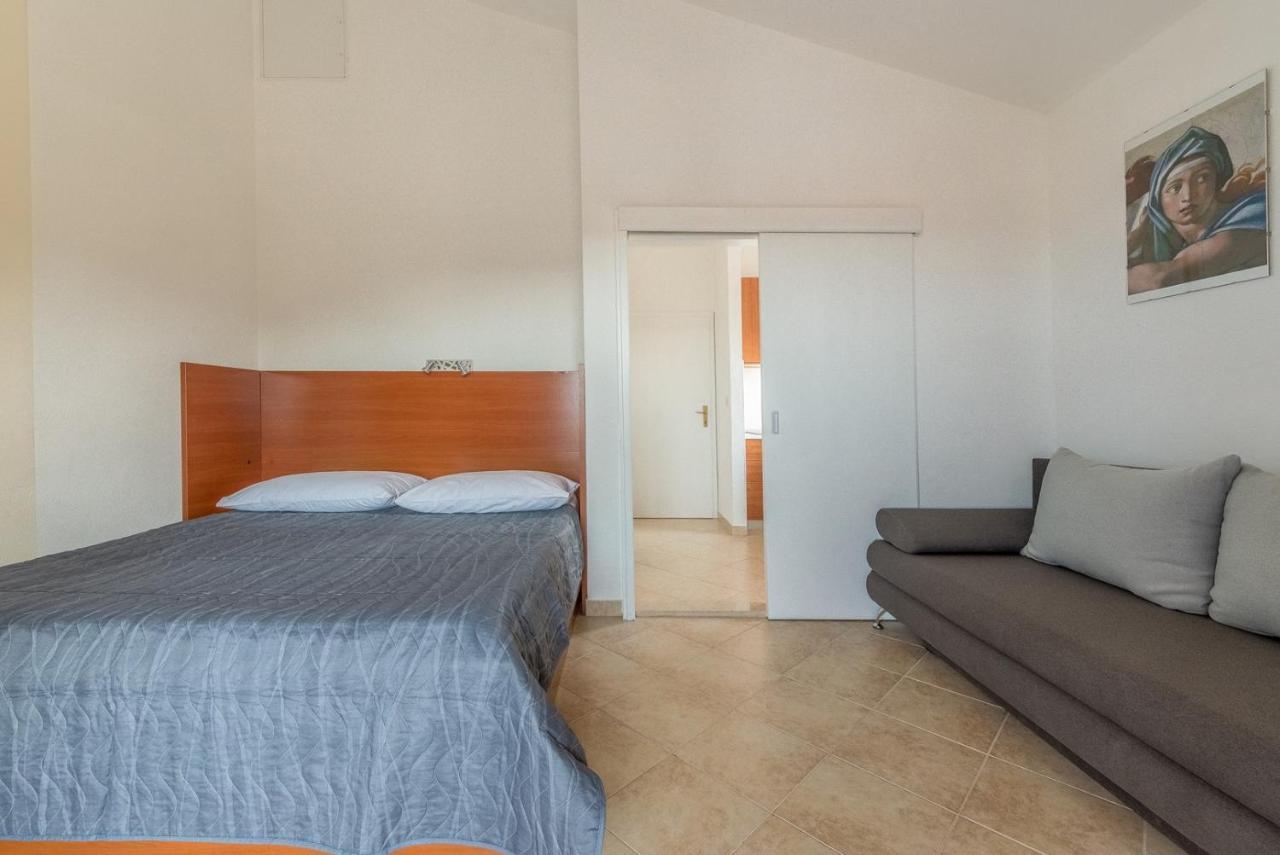 Apartments Ivana-Mira Okrug Gornji Esterno foto
