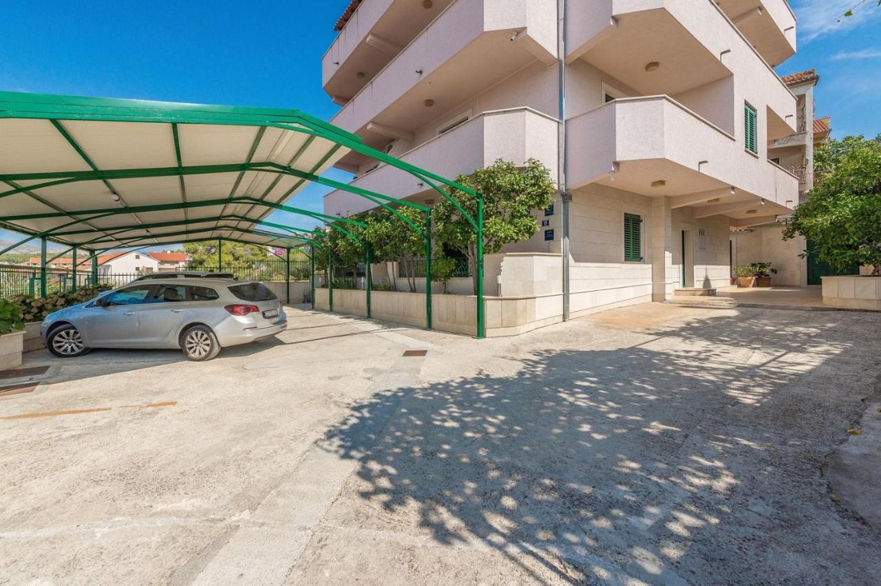 Apartments Ivana-Mira Okrug Gornji Esterno foto