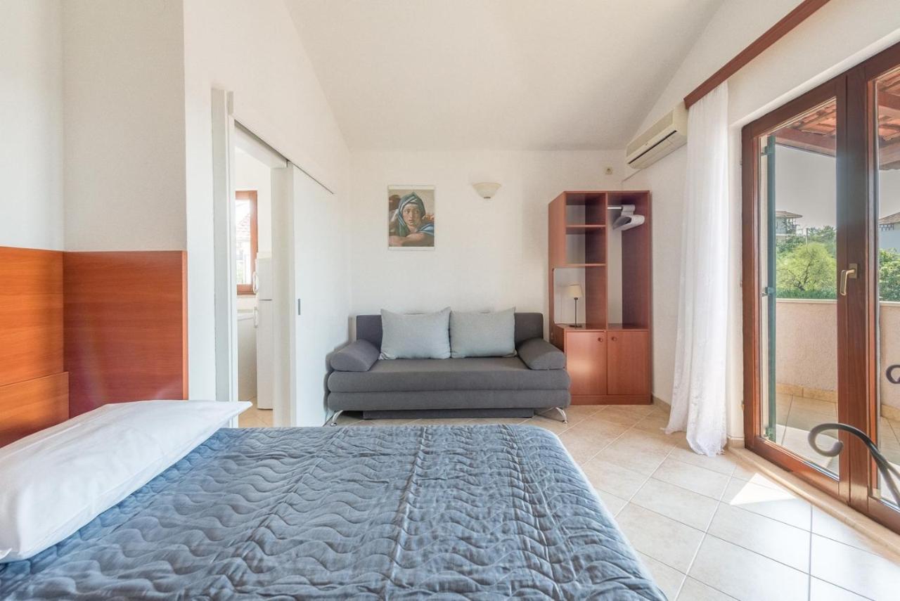 Apartments Ivana-Mira Okrug Gornji Esterno foto